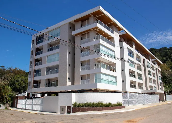 #208.Apto novo, 300 metros da praia, com piscina